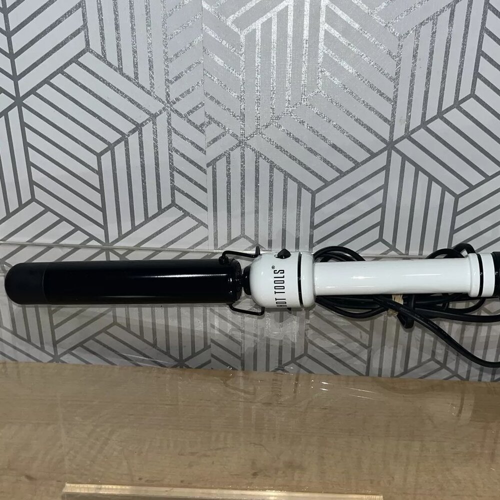 Hot Tools Professional Nano Ceramic 1 1/4" Curling Wand HTBW1861 Flipperless